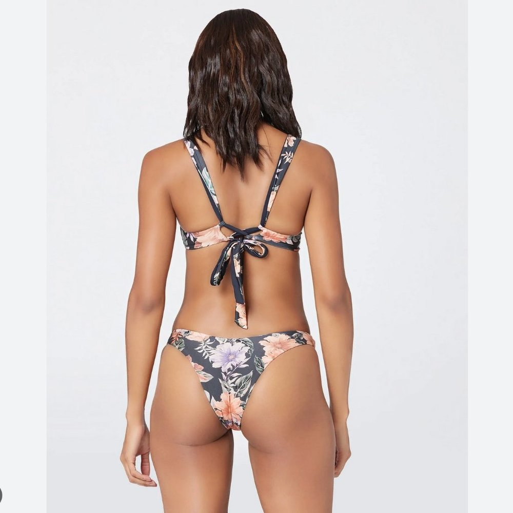 L*SPACE Camellia Bikini bottom - Picture 5 of 11